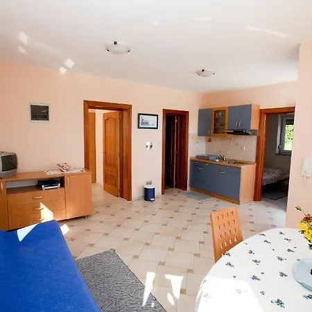 Petani Apartament