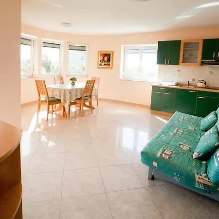 Petani Apartament